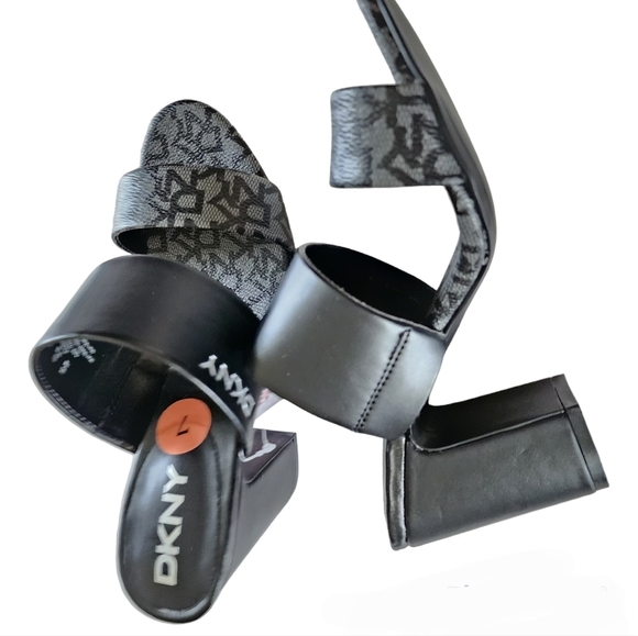 Dkny Size 7 Sandals  Hazel  Logo Print NWOB - Picture 1 of 6